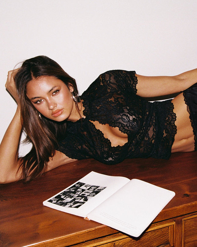 Quinbie Lace Short Sleeve Top Black
